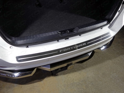 Накладка на задний бампер шлифованный лист надпись Fortuner ТСС для Toyota Fortuner 2017-2020